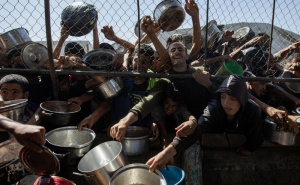 Izrael napao izgladnjele Palestince: Otvorili vatru na ljude u redu za hranu