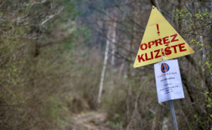 Upozorenje s terena: Klizište iznad Sarajeva pod vodom, tlo natopljeno i nestabilno