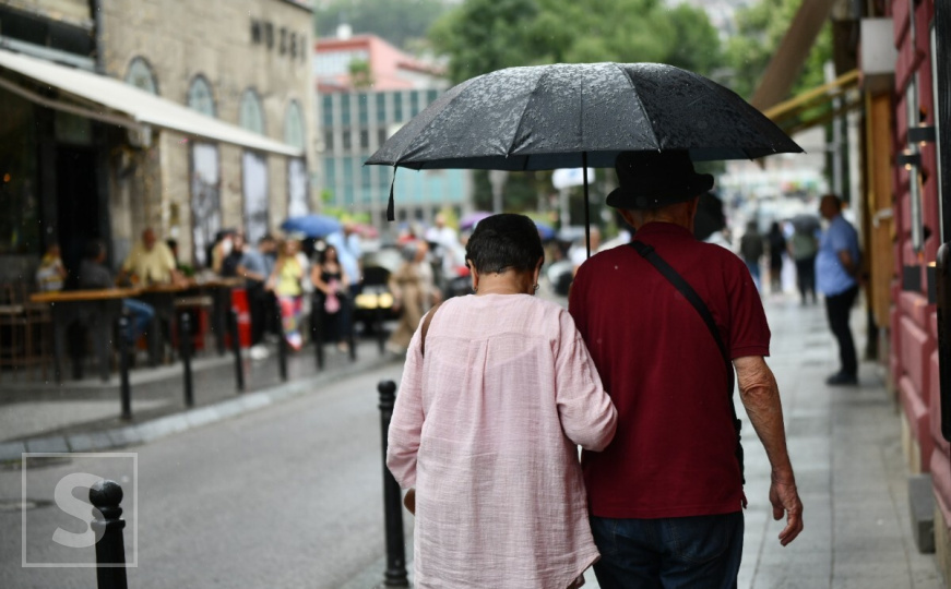 Ljetno osvježenje: Sarajevo 'rashladila' kratka kiša