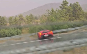 Nesreća u Hrvatskoj: Luksuzni Ferrari proklizao na mokrom autoputu i zabio se u ogradu