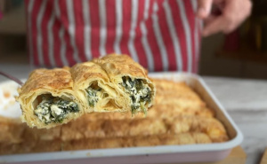 Najmekša i najsočnija zeljanica sa gotovim jufkama: Tajna je u ovom sastojku