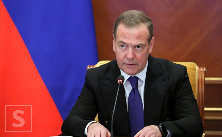 Medvedev zaprijetio: "Trumpov ultimatum mogao bi uvući SAD u rat"
