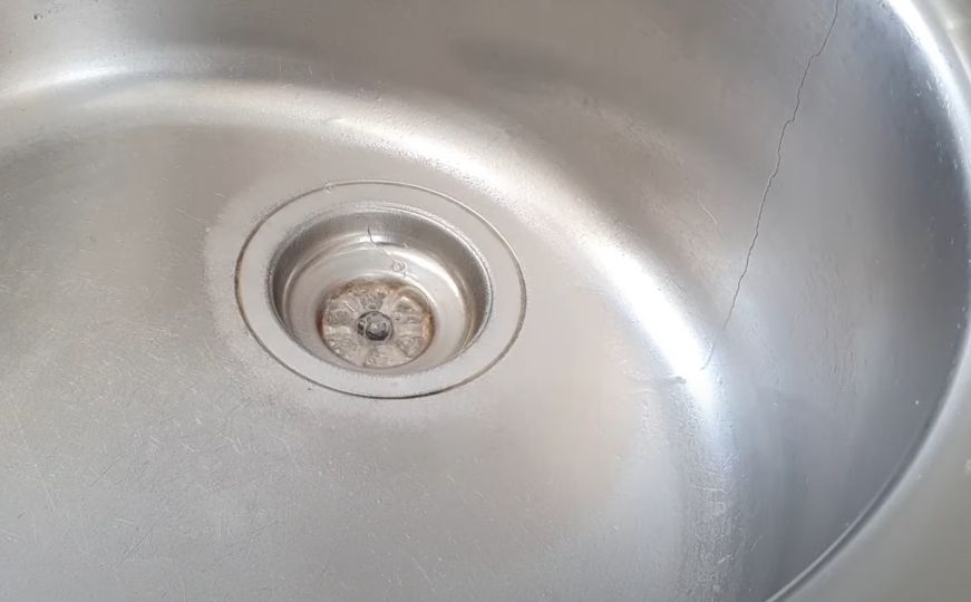 Prije nego krenete na odmor: Iskoristite ovaj trik za odvode i spriječite smrad u vašem domu