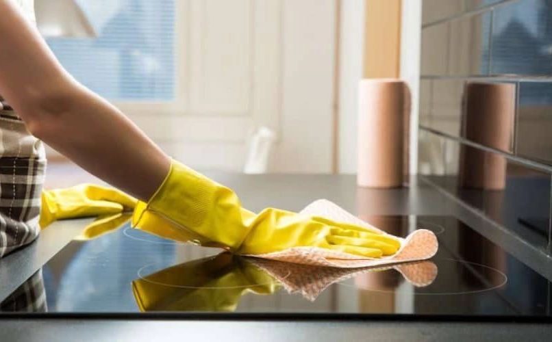 Očistite šporet bez štetnih hemikalija: Koristite ovaj uobičajeni preparat koji sigurno imate u kući