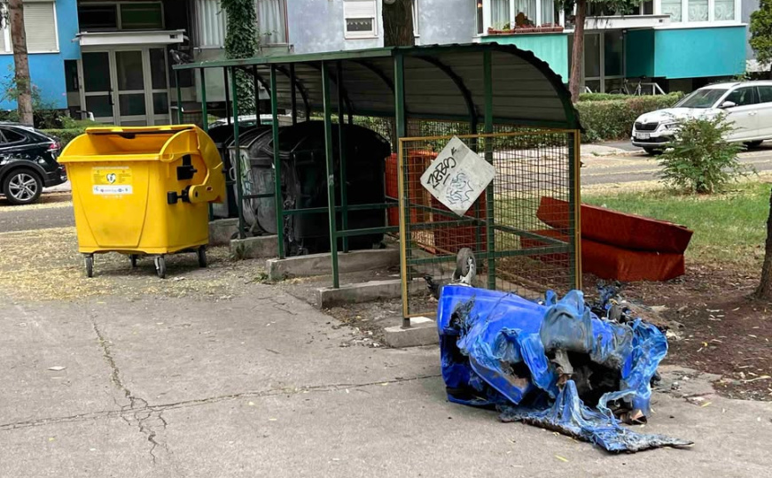 Sramota: Neko spalio kontejner za papir u naselju Hrasno, KJKP Rad uputio apel