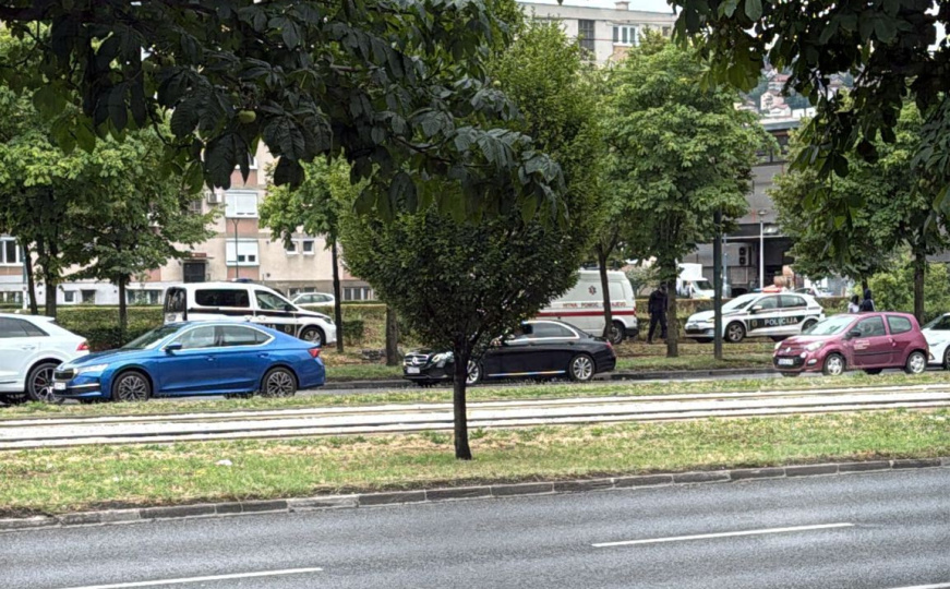 Muškarac sišao u korito Miljacke na Otoci, intervenirali policija i Hitna pomoć