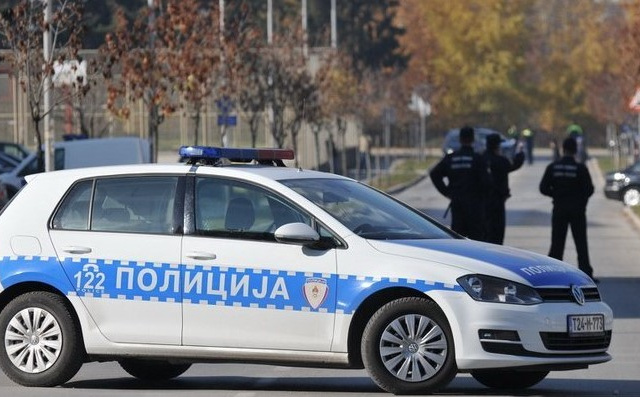 Sudar u mjestu Lapišnica: Polomljeni dijelovi vozila na ulici, saobraćaj usporen