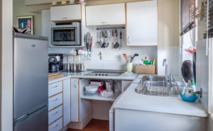 Tajni izvor neugodnog mirisa u kuhinji: Evo kako ga ukloniti prirodnim putem