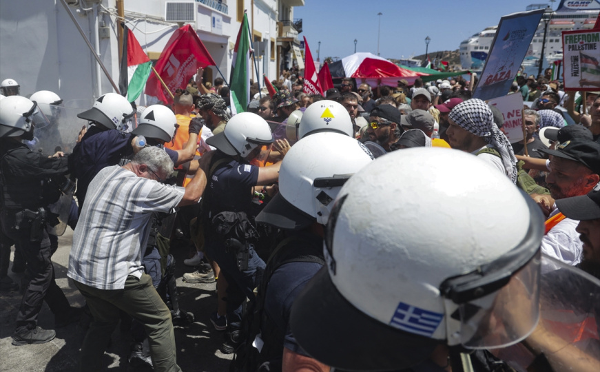 Demonstranti na grčkom otoku Kreta protestuju protiv dolaska izraelskog kruzera u luku