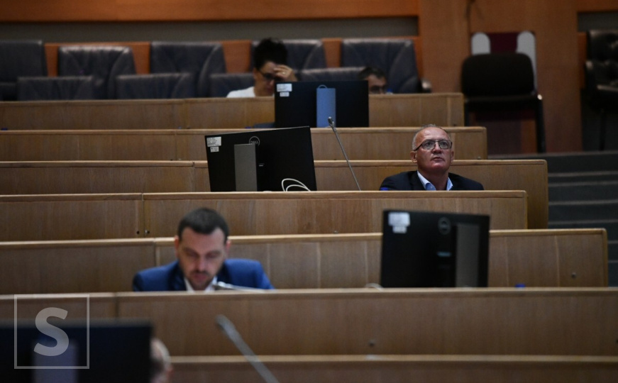 Okončana jedna, pa na zahtjev pet zastupnika počela druga hitna sjednica Predstavničkog doma PSBiH