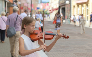 Djevojčica s violinom iz Banje Luke dirnula mnoge: Sead Alagić ponudio da joj pokloni konja