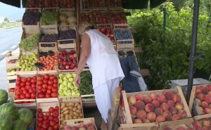 Svježi plodovi na putu prema moru: Evo koliko košta voće na štandovima uz cestu u Hercegovini