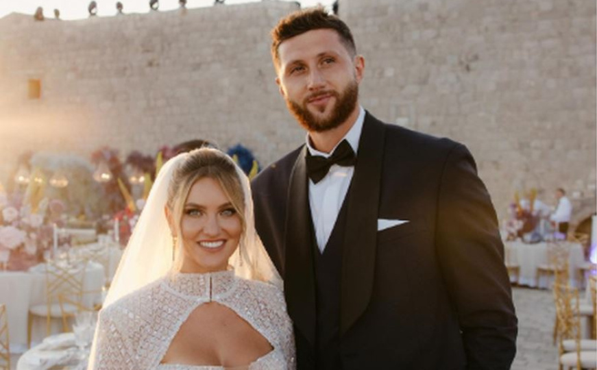 Jusuf Nurkić objavio romantične fotografije sa suprugom: "Ti i ja - ista ekipa, ista ljubav"