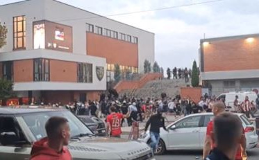 Sukob navijača i policije na Marakani: Topovski udari podigli tenzije pred utakmicu Crvene Zvezde