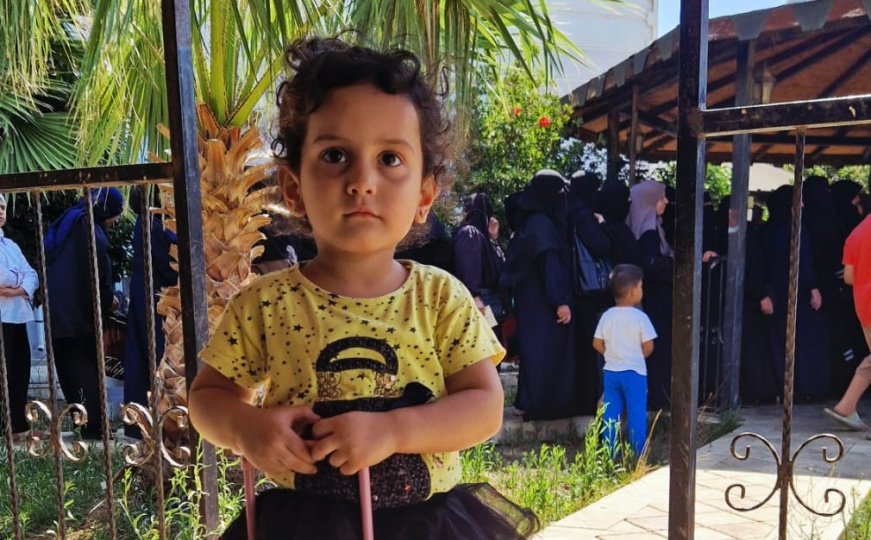 Pomozi.ba: Pomozimo maloj Reem da osjeti sigurnost djetinjstva koje je prerano izgubila