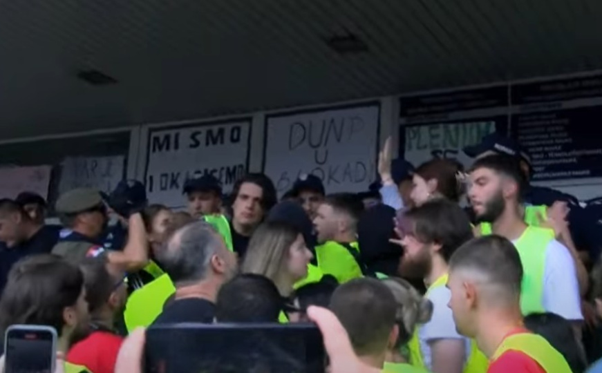 Protesti u Novom Pazaru, studentica poručila: "Ne plašimo se, oslobodili smo Državni univerzitet"