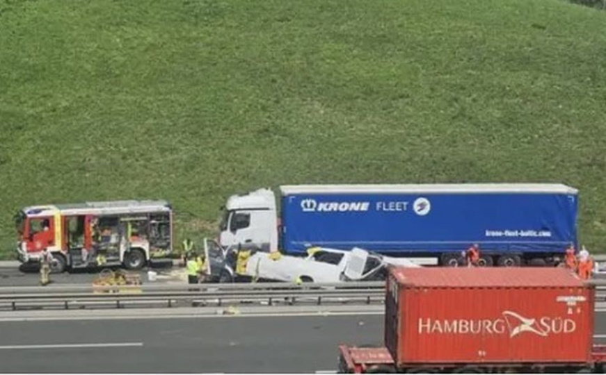 Stravična saobraćajna nesreća u Sloveniji: Pet osoba poginulo, jedna povrijeđena