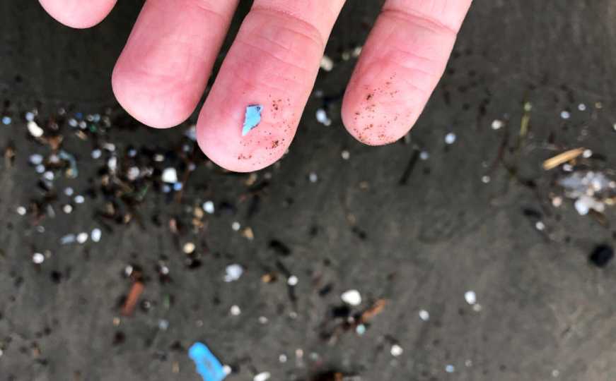 Uznemirujući podaci: Naučnici otkrili količinu plastike koju udišemo svaki dan, a evo gdje odlazi