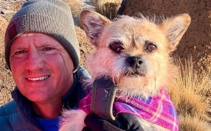 Usred pustinje pronašli jedno drugo: Kako je pas lutalica zauvijek promijenio život ultramaratonca?