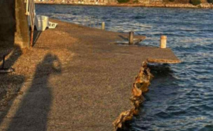 Incident u Neumu: Urušila se konstrukcija "privatne plaže" u jeku ljetne sezone