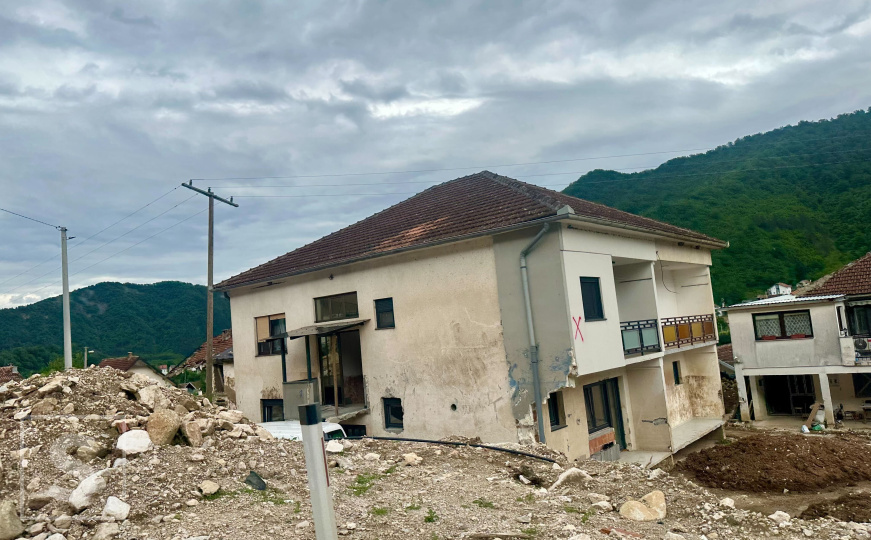 U Jablanici potpisani ugovori s 50 domaćinstava za obnovu kuća nakon poplava