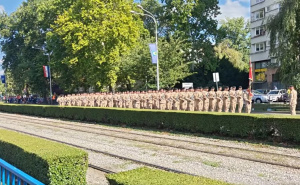 Trenutak na mimohodu koji nisu zabilježile kamere: Vojnici urlali: "Je*e se nami!"
