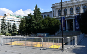 Počele pripreme za SFF: Pogledajte šta smo zabilježili ispred Narodnog pozorišta Sarajevo