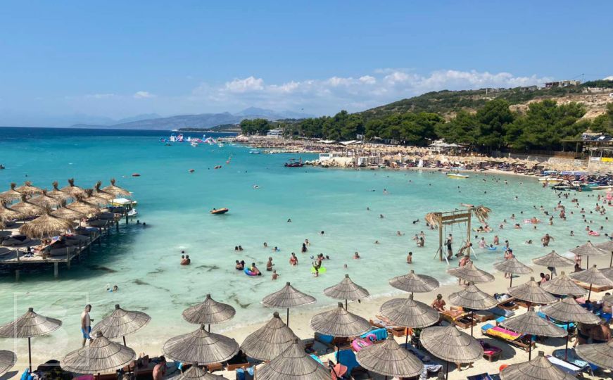 Koliko košta ručak u restoranu u Albaniji tokom sezone? Riba, ćevapi, burger piletina - ista cijena