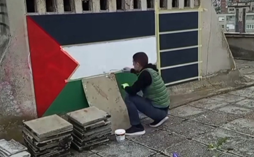 Sarajevski aktivista muralima i grafitima podsjeća na genocid u Gazi i Srebrenici: 'Inat prema zlu'