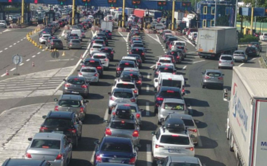 Špica sezone: Velike gužve na putevima prema moru u Hrvatskoj, kolone do 11 kilometara