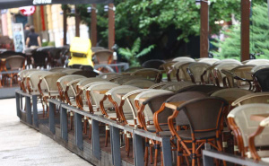 Kišni ponedjeljak u Sarajevu: Temperature spale, bašte kafića prazne