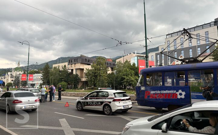 Udes u Sarajevu: Obustavljen tramvajski saobraćaj