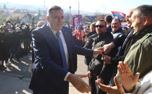 "Jučer su nam obećali dnevnice da dođemo na miting podrške Dodiku, ali danas svi šute"