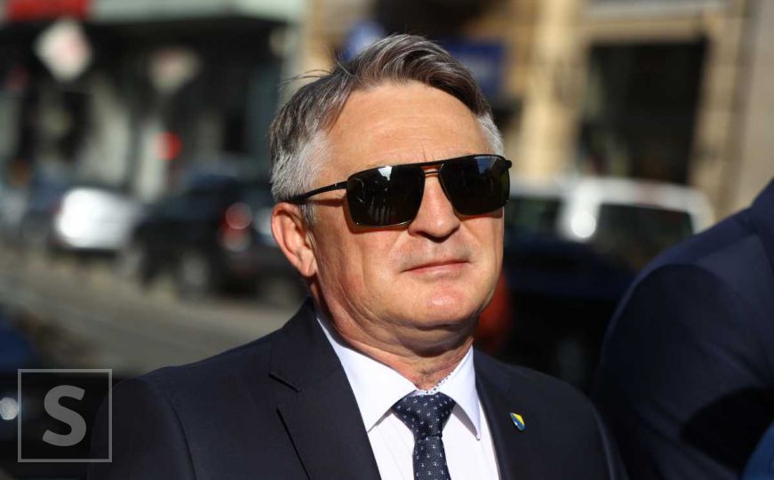 DF traži odgovor od Schmidta: Može li Dodik ostati predsjednik SNSD-a?