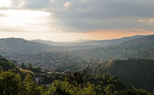 Pogled na Sarajevo s memli strane: Vodimo vas u kratku ljetnu šetnju