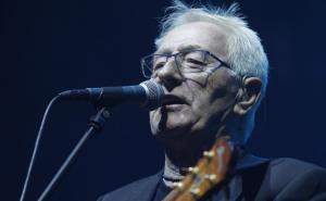 Legendarni Oliver Dragojević i "Dženi, probudilo nas more"