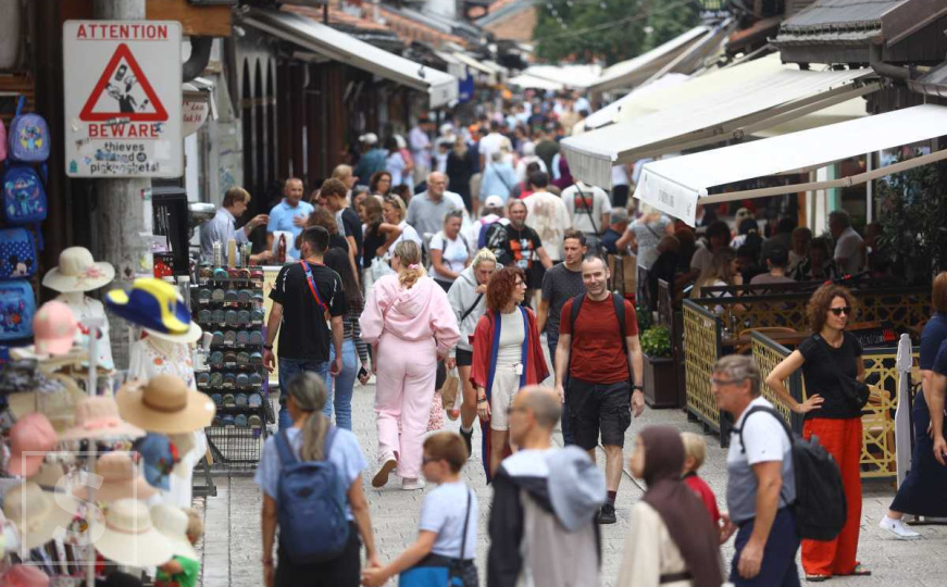 Turisti hrle u Sarajevo: Rekordni podaci za juli, broj gostiju i noćenja raste