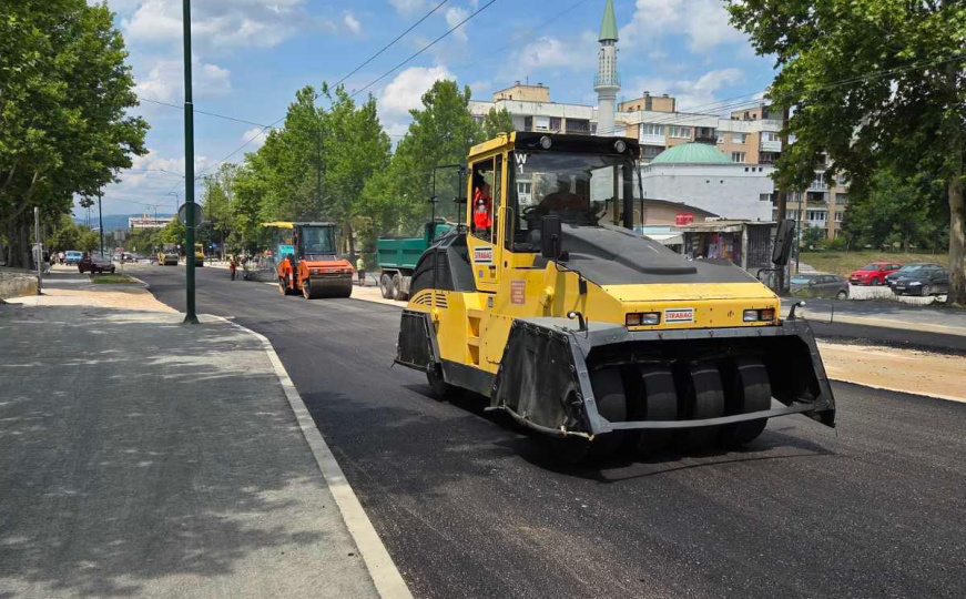Zbog asfaltiranja sutra se zatvara saobraćajnica na Dobrinji: Doći će i do izmjene javnog prijevoza