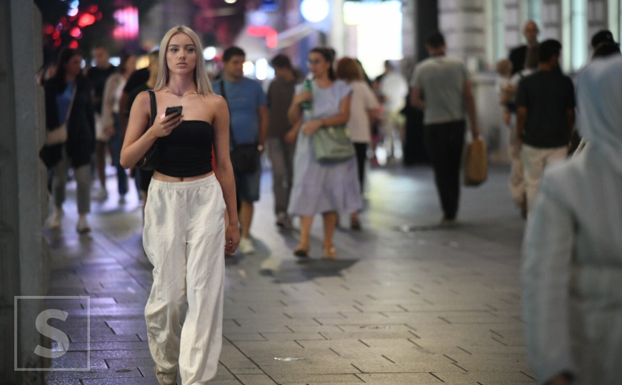 Lijepo je doć' u svoju čaršiju: Sarajevo, ljetna noć, miris kafe i žamor ulice