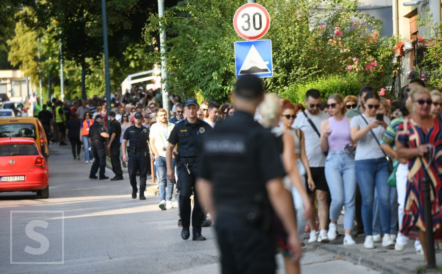Veliki protest na Višnjiku: Građani ponovo na ulicama zbog izmještanja Metadonskog centra