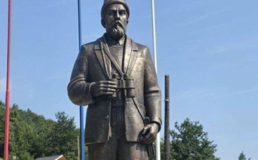 BANA: Ako se ne ukloni spomenik zločincu, tražimo da Bošnjačka stranka napusti fašističku vlast!