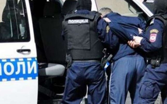 Samo u BiH: Pop ošamario pijanog muškarca, on izvadio nož i počeo ga juriti