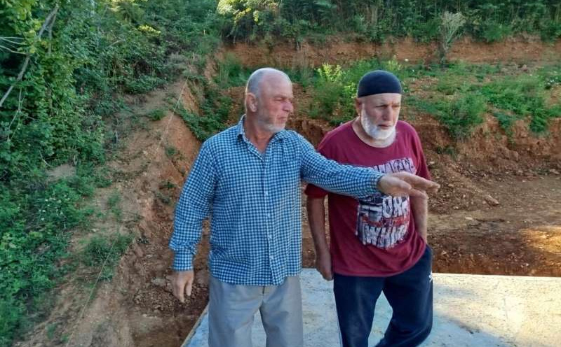 Lijepa priča iz BiH:  Dvojica hadžija iz Velike Kladuše grade kuću 6-članoj porodici Džananović