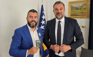 'Gradi novu generaciju lidera': Konaković uručio diplomatski pasoš dr. Edhemu Čustoviću