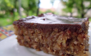 Griz kolač sa jabukama i orasima: Jednostavan recept za svaku priliku