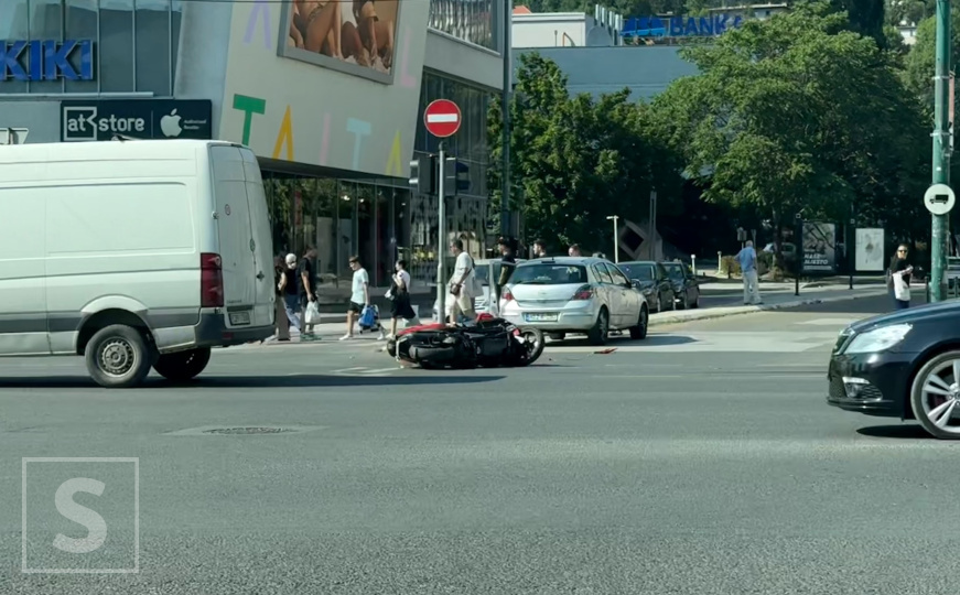 Nesreća kod Alte u Sarajevu: Motocikl završio na cesti, stvorile se gužve