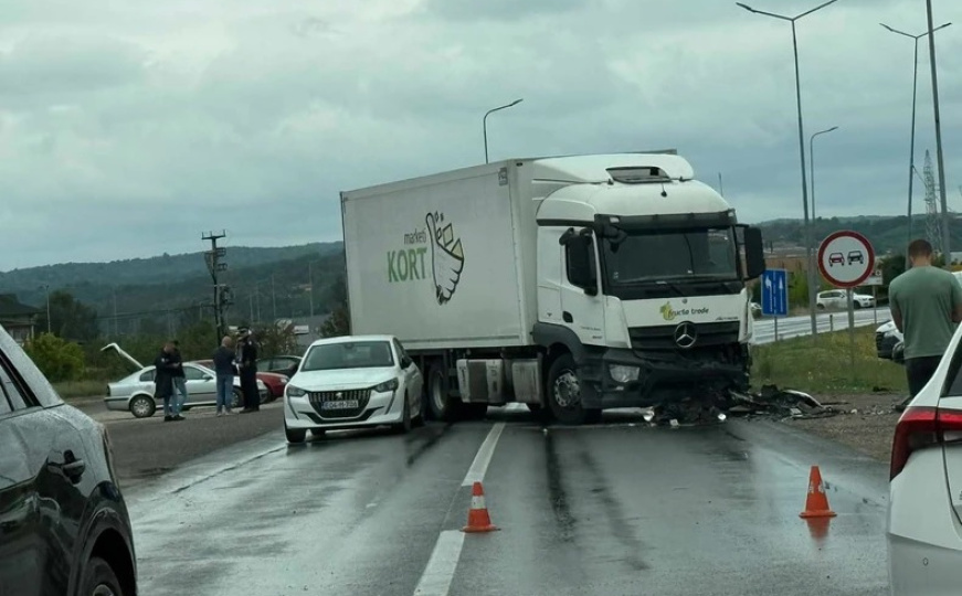 Objavljen snimak: Kamere zabilježile tešku nesreću u Modriči u kojoj je poginuo policajac
