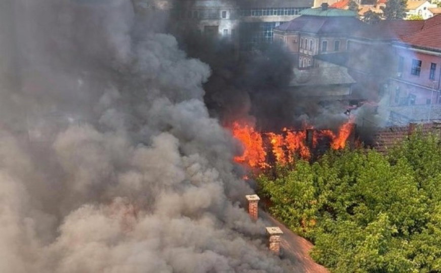 Šest vatrogasaca u Bijeljini gasilo vatru: Požar izbio u napuštenom objektu