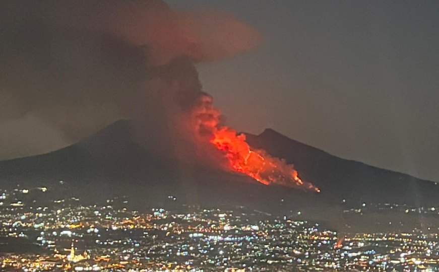 Požar gori od petka: Eruptirao vulkan Etna, gori i Vezuv