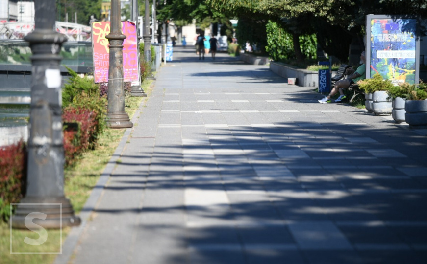 Nepodnošljive vrućine u Sarajevu: Ulice gotovo puste, temperatura dosegla 37°C